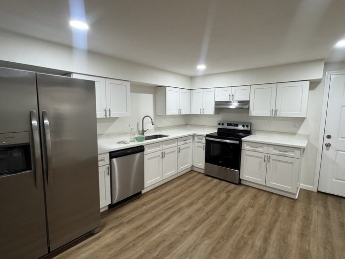 2604 W Blount St - Photo 2 of 10