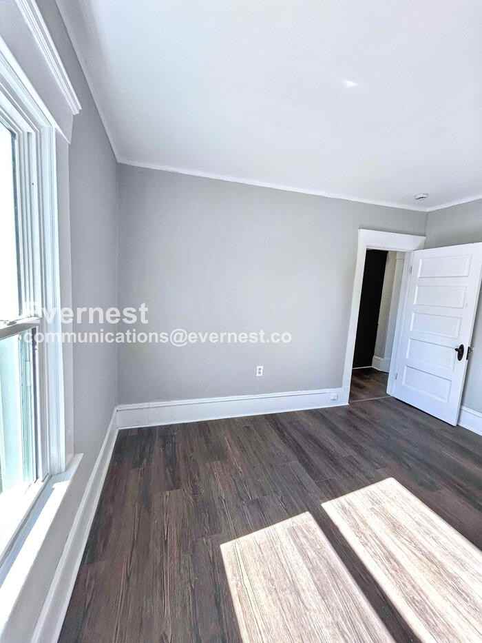 2216 E 82nd St - Photo 4 of 28