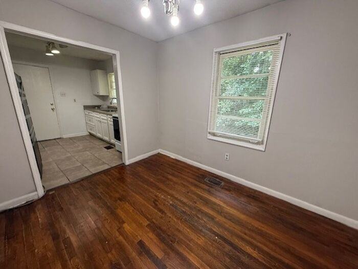 4706 Clemmons Dr - Photo 6 of 14