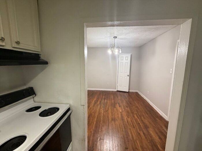 4706 Clemmons Dr - Photo 7 of 14