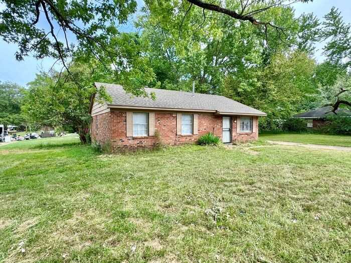 4540 Spring Valley Dr - Photo 3 of 19