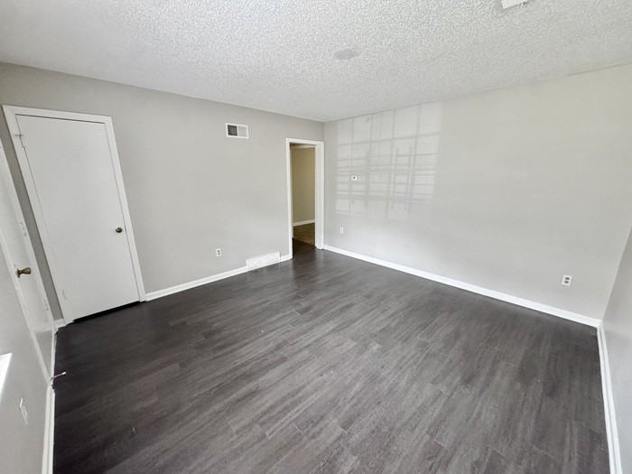 4540 Spring Valley Dr - Photo 5 of 19