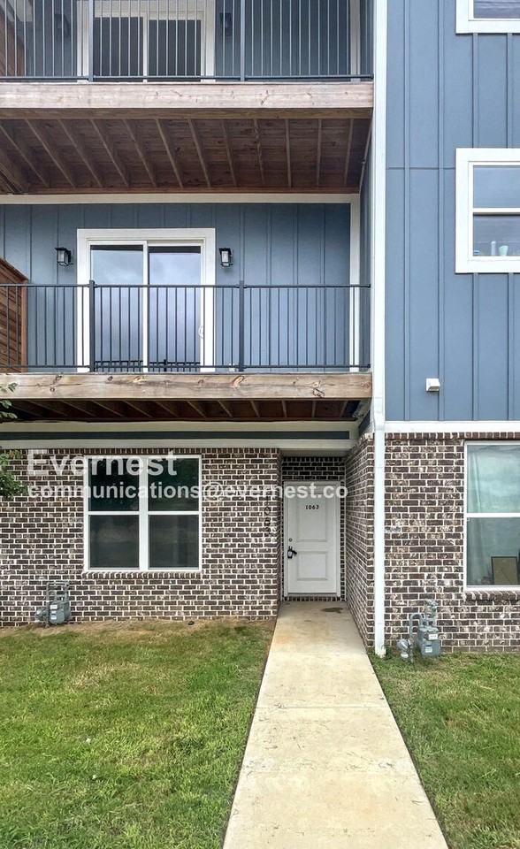 1063 Montague Pl - Photo 2 of 30