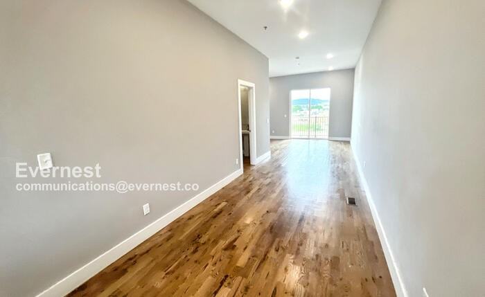 1063 Montague Pl - Photo 6 of 30