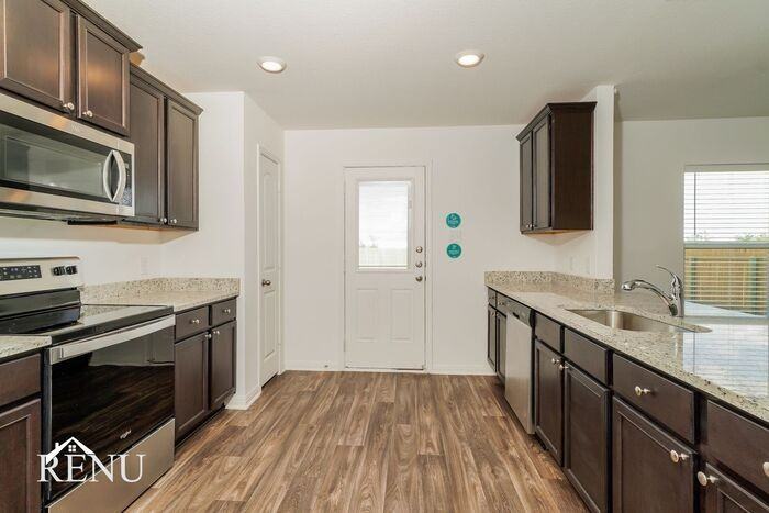 221 Riverdale Dr - Photo 5 of 24