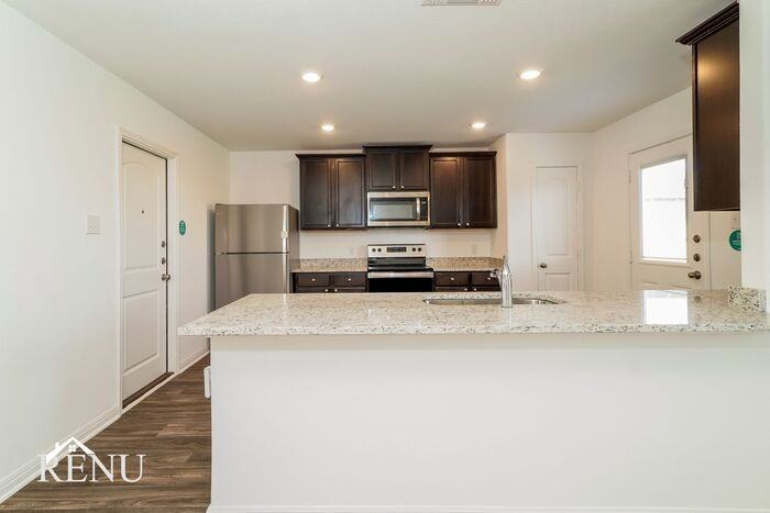 221 Riverdale Dr - Photo 6 of 24