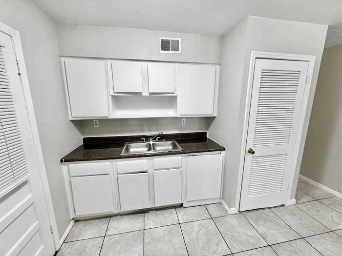 3190 Coleman Ave - Photo 5 of 12