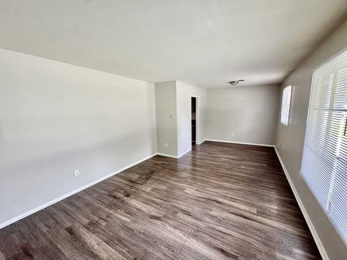 3224 Aden St - Photo 5 of 22