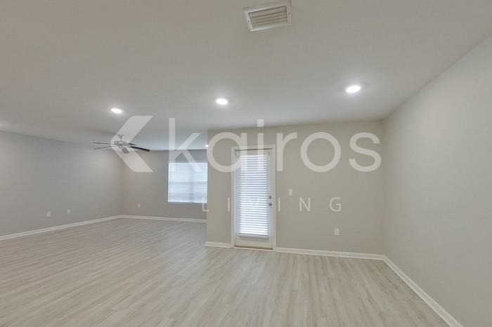 112 Swallowtail Ln - Photo 4 of 25