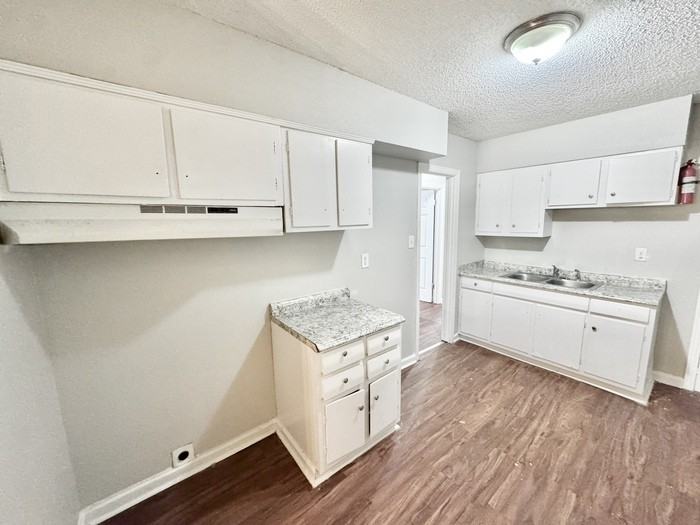 2050 Sharon Ln - Photo 6 of 19