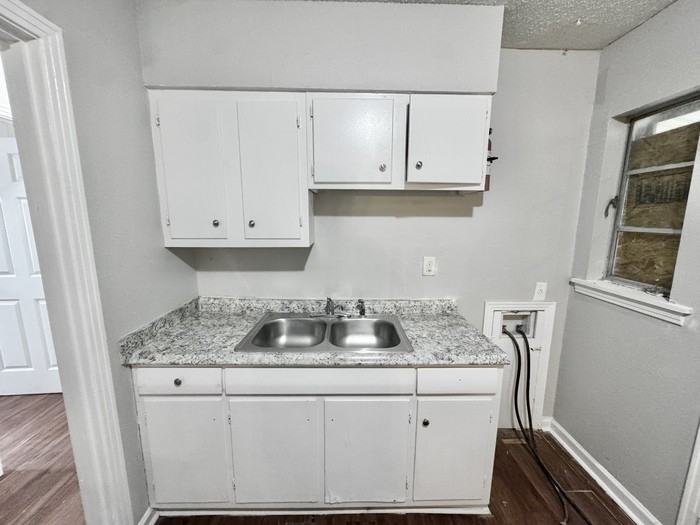 2050 Sharon Ln - Photo 7 of 19