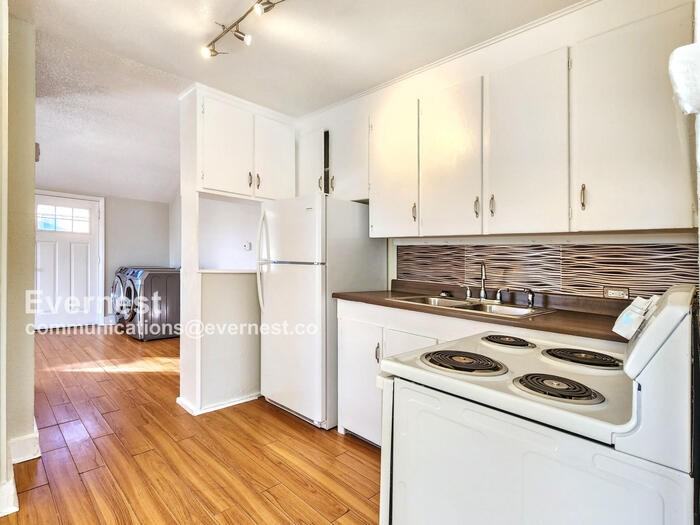 245 S Hazel Ct - Photo 4 of 13