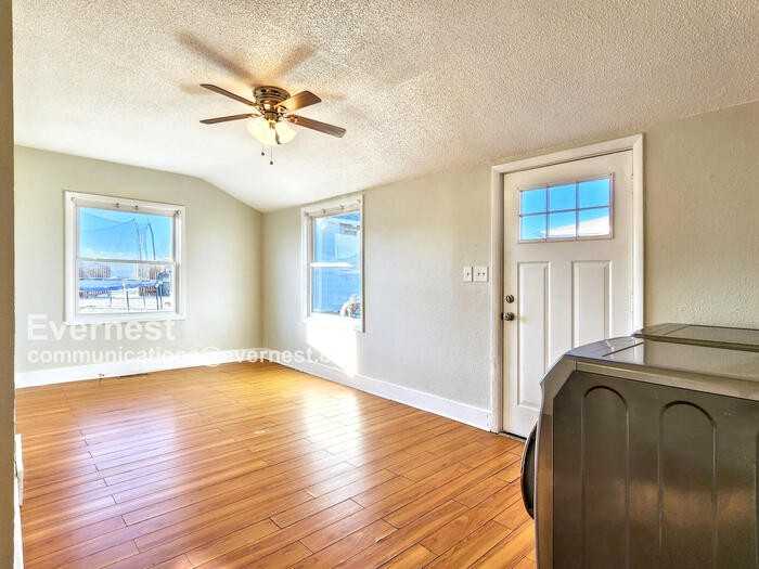 245 S Hazel Ct - Photo 5 of 13