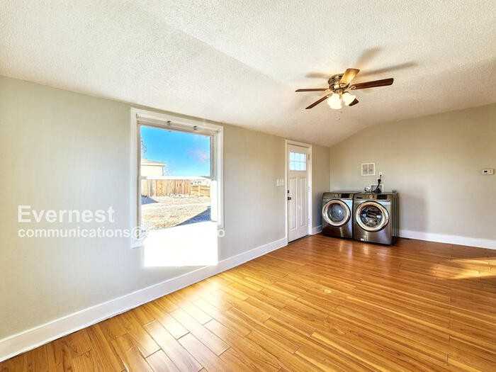 245 S Hazel Ct - Photo 7 of 13