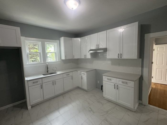 18 Pine St - Photo 2 of 10