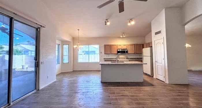 5225 N Windriver Pl - Photo 7 of 30