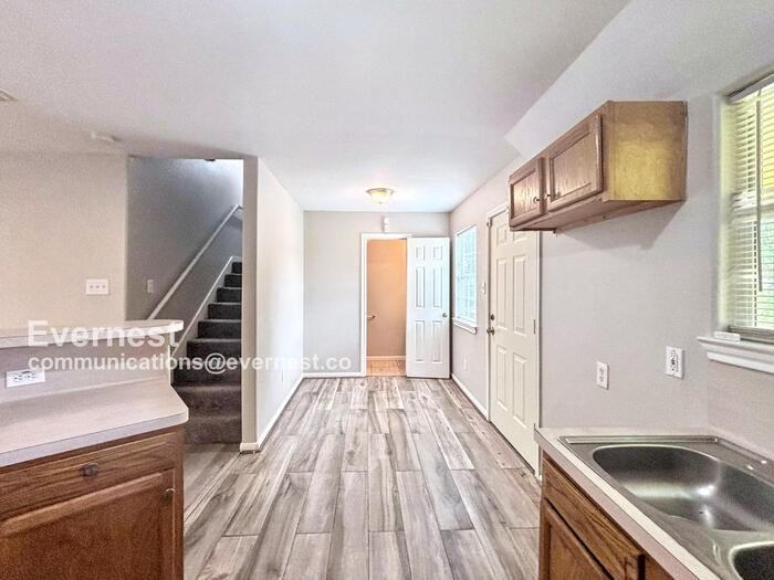 2300 Abernathy St - Photo 3 of 27