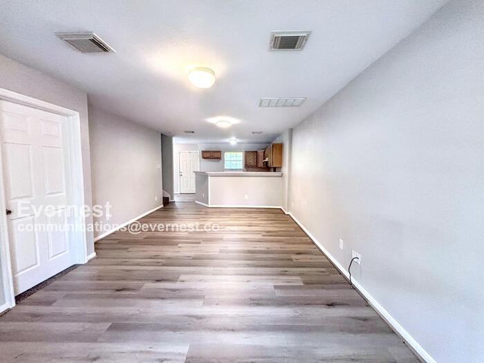 2300 Abernathy St - Photo 4 of 27