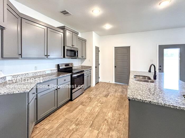 2119 Hornbeam St - Photo 4 of 20