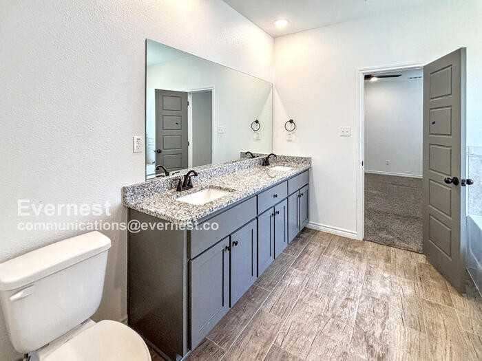 2119 Hornbeam St - Photo 3 of 20