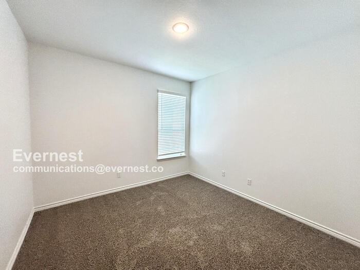 2119 Hornbeam St - Photo 7 of 20