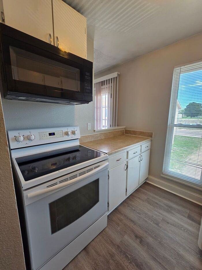 4420 Loomis Ave #3 - Photo 4 of 34