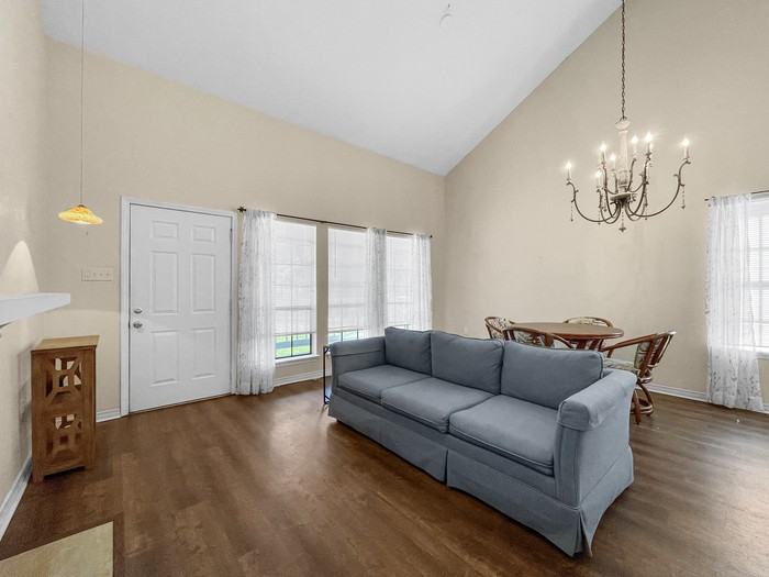 323 Cedarwood Dr - Photo 3 of 15