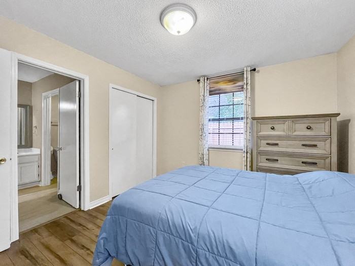 323 Cedarwood Dr - Photo 5 of 15