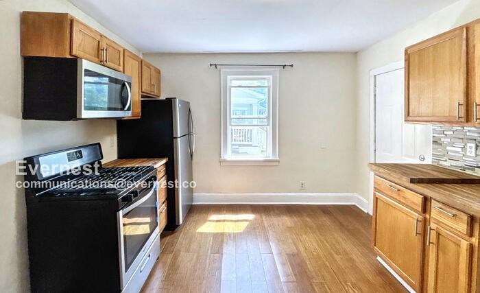 783 Seymour Ave - Photo 2 of 21