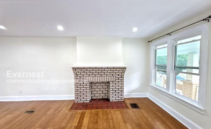 783 Seymour Ave - Photo 4 of 21