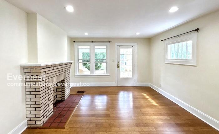 783 Seymour Ave - Photo 5 of 21