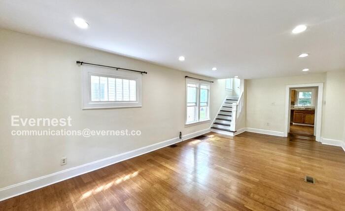 783 Seymour Ave - Photo 6 of 21