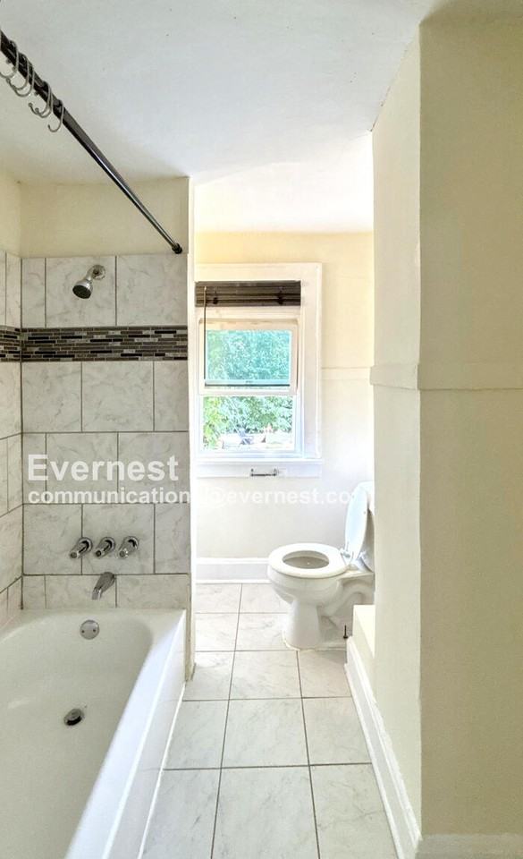 783 Seymour Ave - Photo 7 of 21