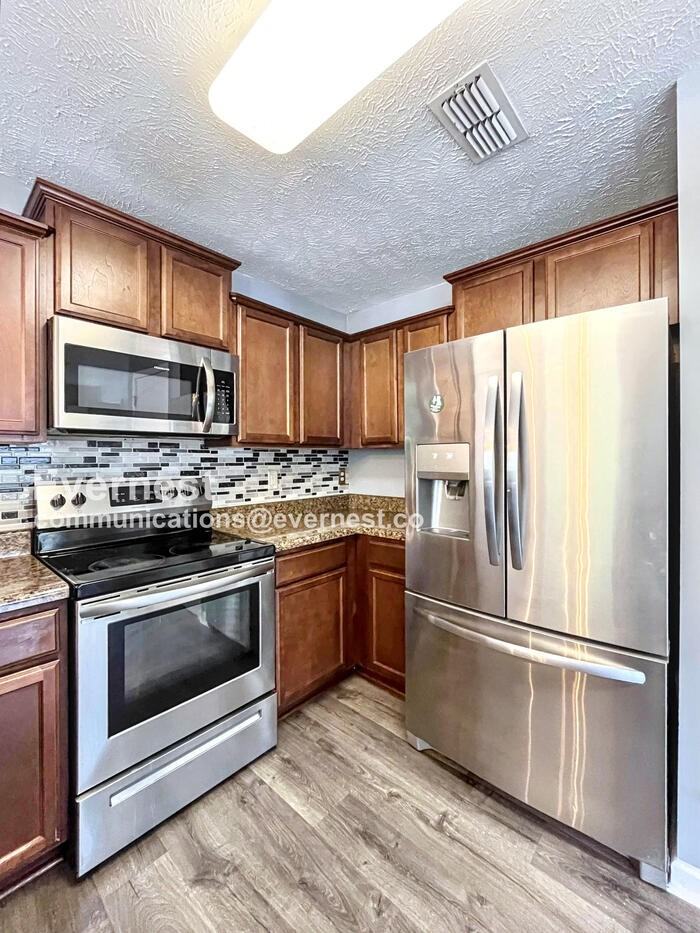 441 Vailview Dr - Photo 2 of 33