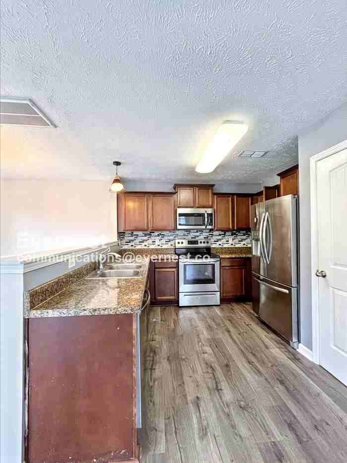 441 Vailview Dr - Photo 4 of 33