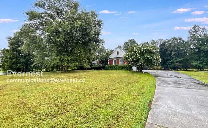 607 Castle Dr - Photo 2 of 34