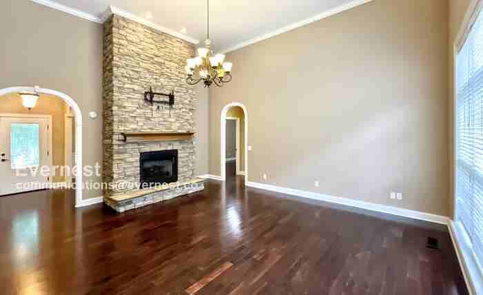 607 Castle Dr - Photo 6 of 34
