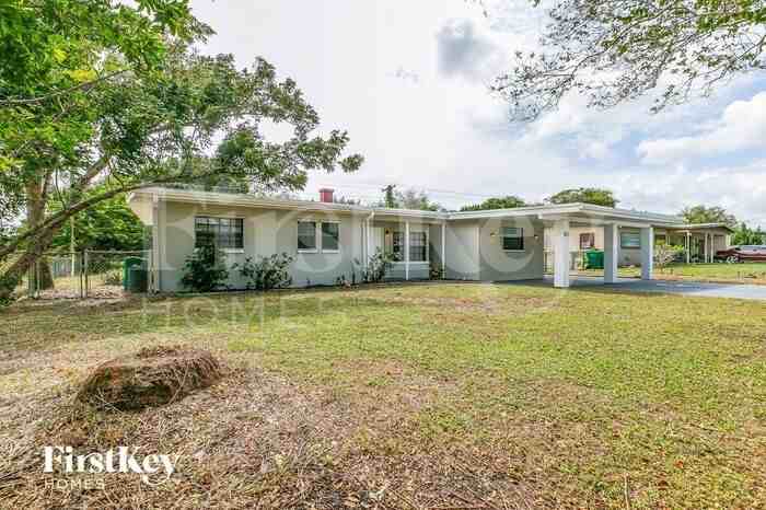 813 W Highland Dr - Photo 2 of 15