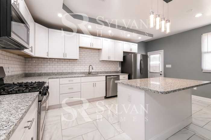 2902 Chelsea Ter - Photo 5 of 15