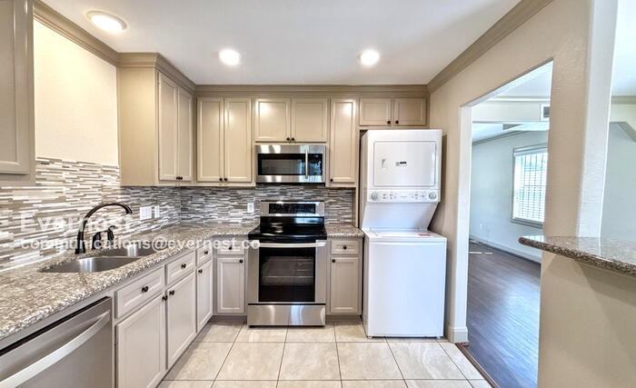 3340 Blodgett St - Photo 3 of 21