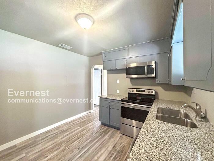 1607 El Paso St - Photo 3 of 29