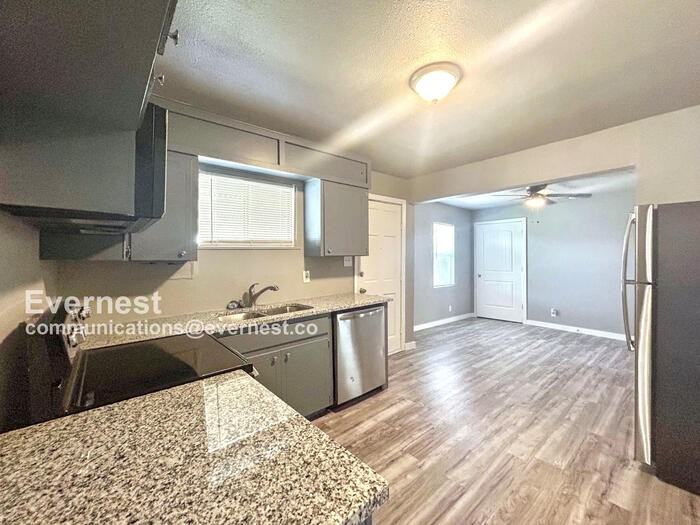 1607 El Paso St - Photo 4 of 29