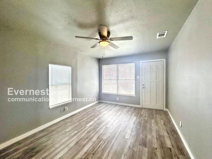 1607 El Paso St - Photo 5 of 29