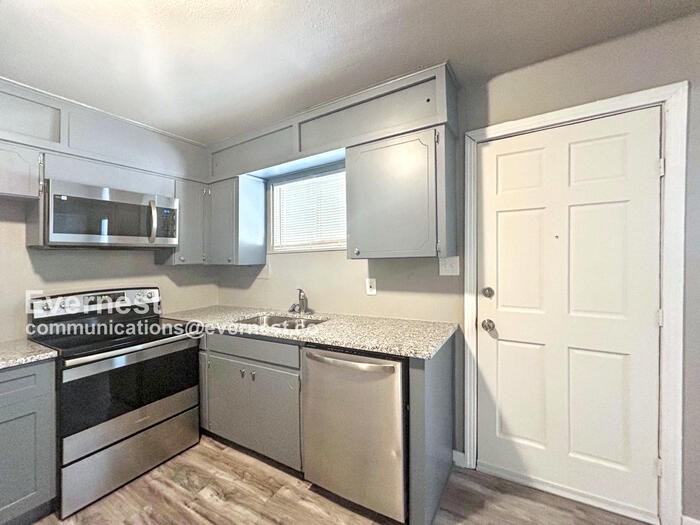 1607 El Paso St - Photo 6 of 29