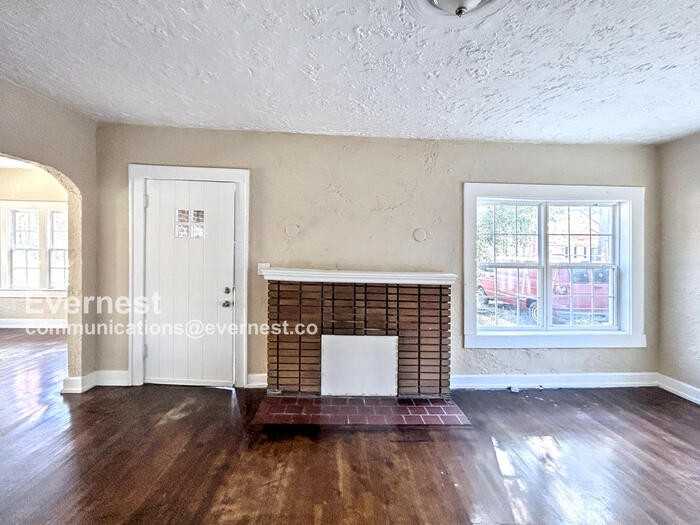 1828 Saint Charles Ct Sw - Photo 3 of 18