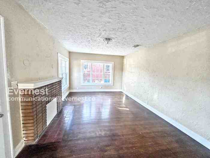 1828 Saint Charles Ct Sw - Photo 5 of 18