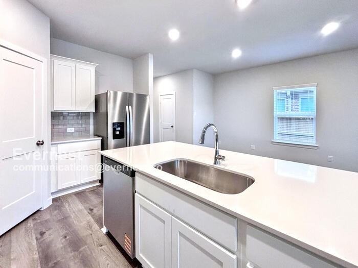 32506 Timber Point Dr - Photo 3 of 38