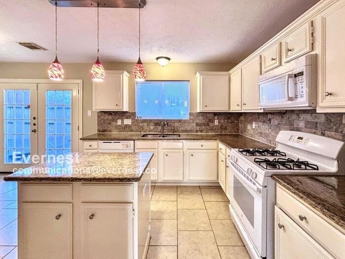 8019 Carmel Cir - Photo 3 of 30