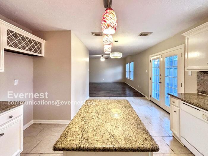 8019 Carmel Cir - Photo 4 of 30