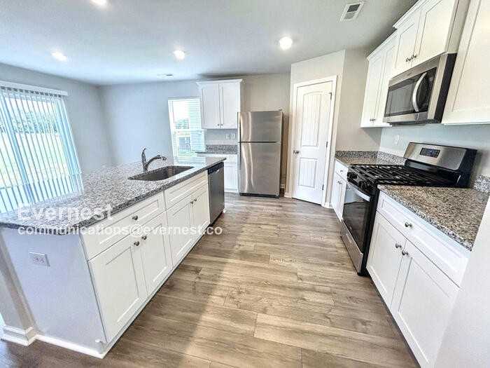 3231 Quintana Dr - Photo 3 of 24